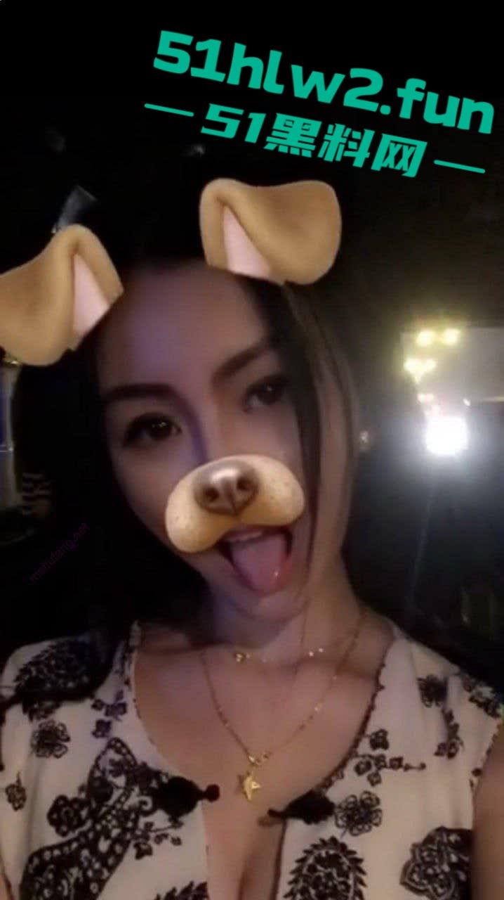 重庆骚人妻【刘霞】裸聊自慰,约炮酒店大战,骚逼掰开还是粉嫩的,就是开口大了点,估计是操多了!-8