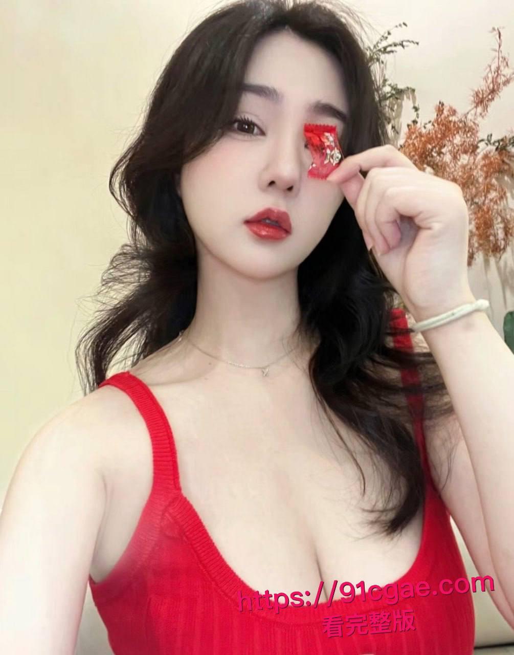 顶级商K惊爆选妃实录 极品美女擦边热舞 包厢沙发直接口交后入开操 现场画面淫乱不堪!-8