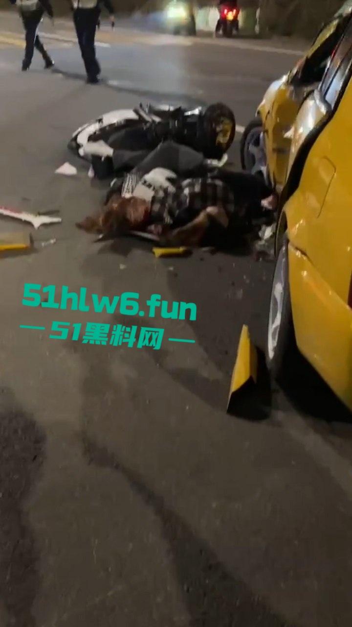 广东江门市电摩排位赛车祸，精神小伙深夜载人高速撞车，2男1女当场归西！-9